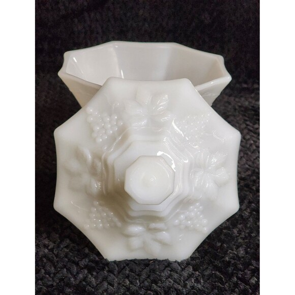 Vintage Milk Glass Candy Dish – Anchor Hocking – Grape Motif – 1970s - Picture 3 of 7